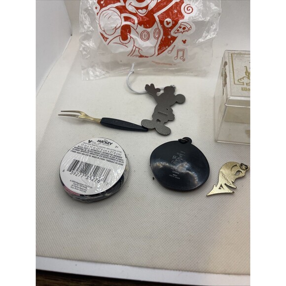 Disney Lot Of Collectibles - Mickey Mouse - Picture 6 of 7